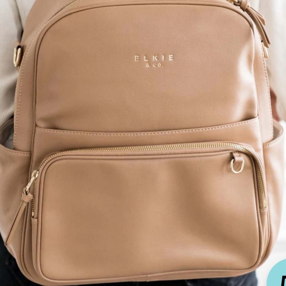 Vegan leather Backpack - Tan w/ gold hardware - Picture 4 of 11